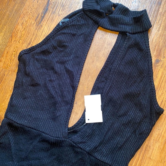 Fashion Nove plunged bodysuit - Picture 2 of 3